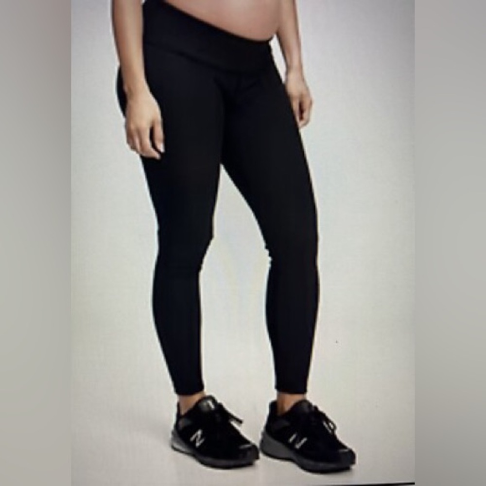 Maternity GapFit Under Belly Rib Blackout 7/8 Leggings